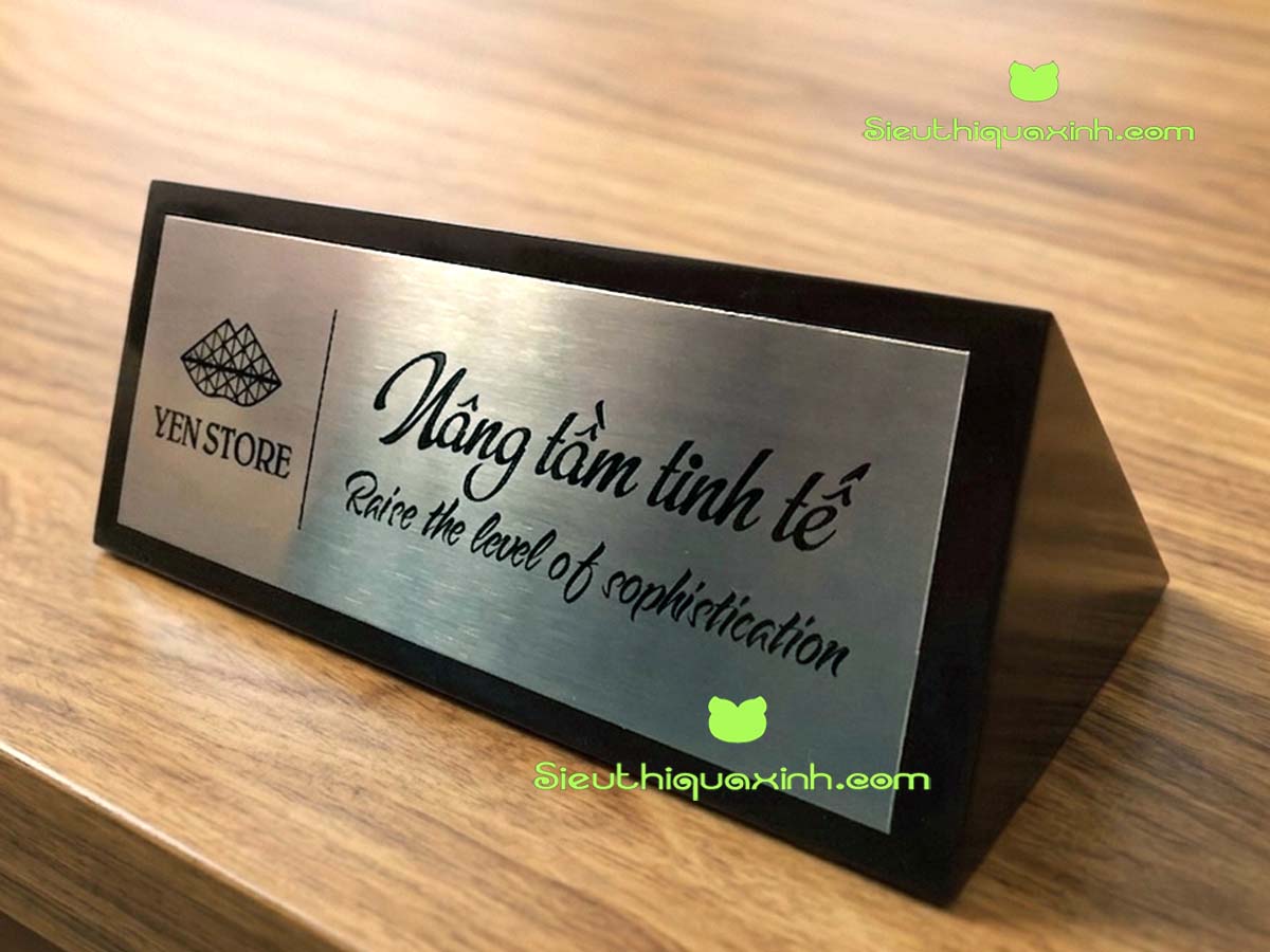 Thiết kế biển chức danh để bàn mẫu mới nhất