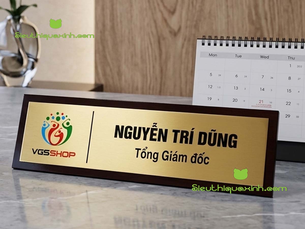 Biển chức danh để bàn làm việc văn phòng hiện đại