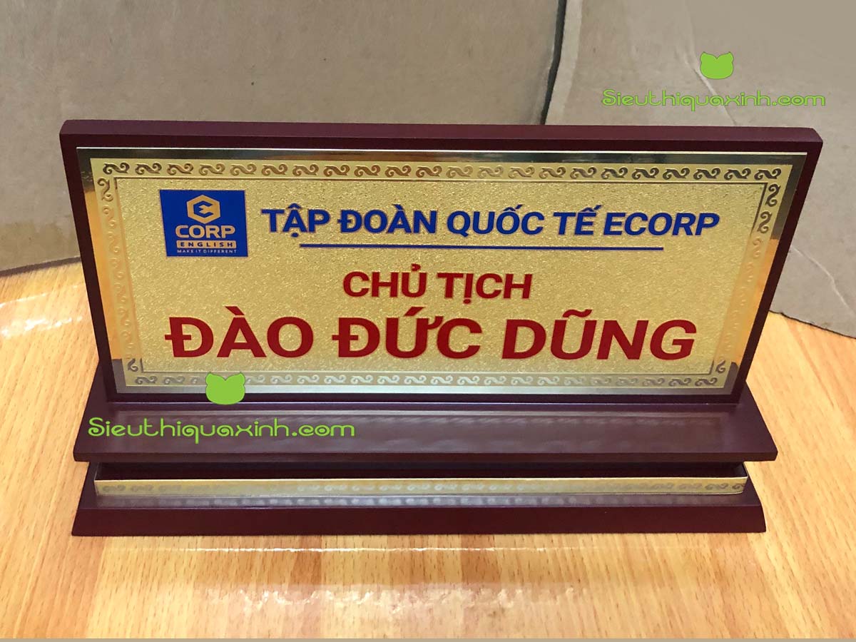 Biển chức danh để bàn giám đốc chất liệu cao cấp